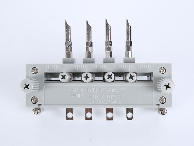 HH101B單相PC下出線(xiàn)表座（4滑塊-105、125MM-孔距，-M8-螺桿）